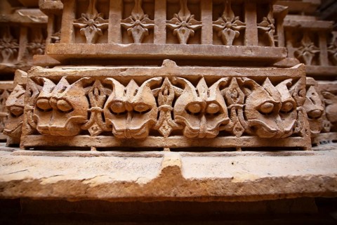 Sculptures of heads on a pillar in the Jain temple Chandraprabhu in the fortress in Jaisalmer,