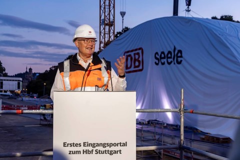 First entrance portal at the new Stuttgart main station completed. One of four so-called lattice