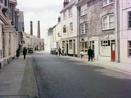 Historic Southside Street, Maritime Inn pub view to chimneys of gin distillery, Barbican, Plymouth,