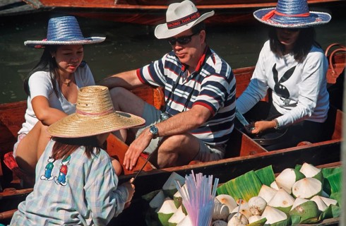 Dealer and customer in their boats at the Damnoen Saduak floating market, Thailand, December 2002,