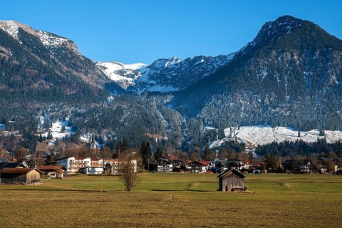 View of Oberstdorf, back right Schattenberg, back center station Höfatsblick der Nebelhornbahn,