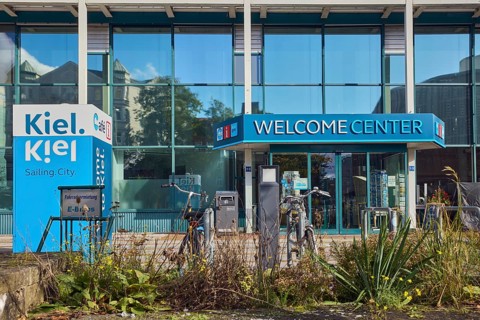 Welcome Center, tourist information, entrance, modern architecture, glass façade, sunny,