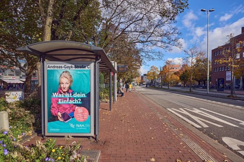 Bus stop Andreas-Gayk-Straße C, bus lane, bus shelters, advertising poster, advertisement NAH.SH
