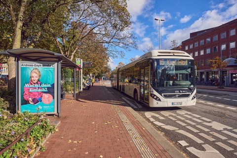 Andreas-Gayk-Straße C bus stop, bus line 15 to Kiel Hbf, Kieler Verkehrsgesellschaft, bus lane, bus