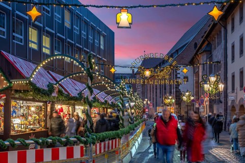 Christmas stands and lighting on the way to children's Christmas, Hans-Sachs-Platz, Nuremberg,