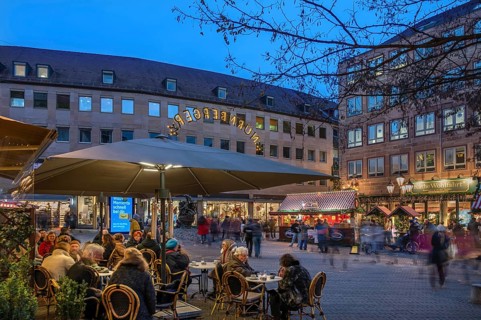 Busy alleyway café in the evening during Advent in Spitalgasse, Nuremberg, Middle Franconia,