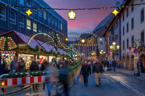 Christmas stands and lighting on the way to children's Christmas, Hans-Sachs-Platz, Nuremberg,