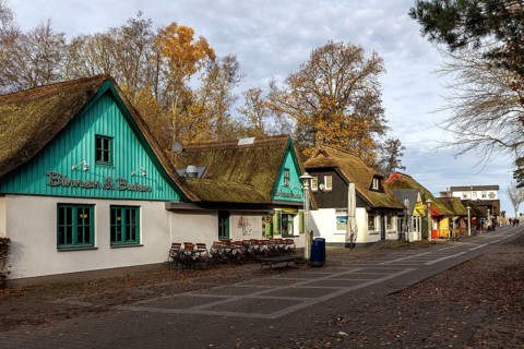 Restaurants and souvenir houses on the way to the pier, Prerow, Fischland-Darß-Zingst, Western