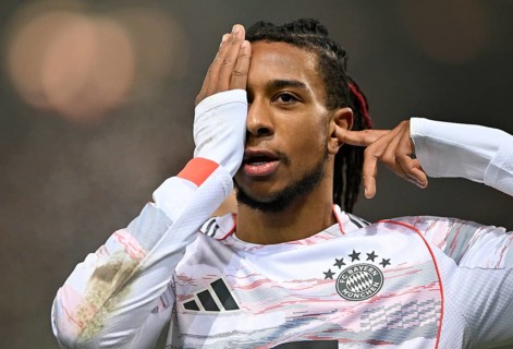 Goal celebration gesture Michael Olise FC Bayern Munich FCB (17) after surviving eye surgery, eye