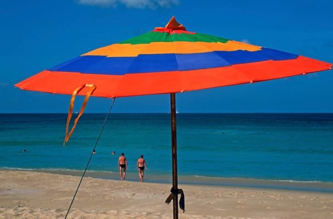 People, parasol on Karon Beach, two years in front of the tsunami, Ko Phuket, Thailand, December