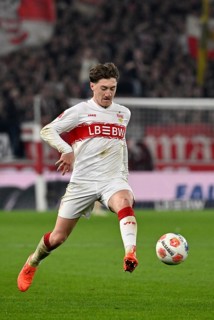 Angelo Stiller VfB Stuttgart (06) Action on the ball MHPArena, MHP Arena Stuttgart,