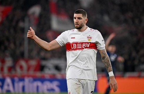 Jeff Chabot VfB Stuttgart (24) Gesture Gesture Thumbs up MHPArena, MHP Arena Stuttgart,