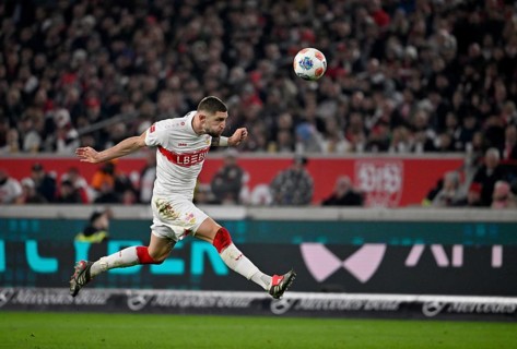 Jeff Chabot VfB Stuttgart (24) Action on the ball Header MHPArena, MHP Arena Stuttgart,