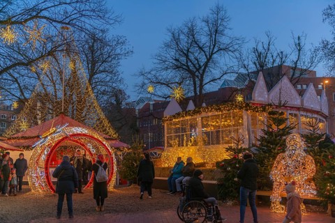 Christmas market on Holstenplatz in Kiel, city center, trees, shops, pedestrian zone, early
