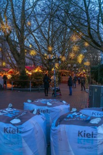 Safety measures for the Christmas market on Holstenplatz in Kiel, city center, Christian festival,