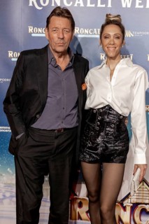 Peter Wolf with his woman Melanie Wolf at the premiere of the 21st Original Roncalli Christmas