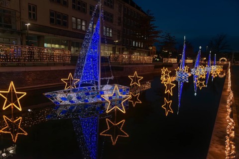 Christmas decoration in Kiel am Holstenfleet, Kleiner Kiel Canal, city center, Christmas, lighting,