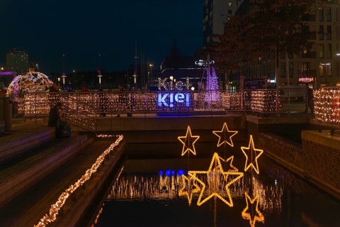 Christmas decoration in Kiel am Holstenfleet, Kleiner Kiel Canal, city center, Christmas, lighting,