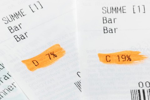 Receipts with colour-highlighted VAT rates of 7% and 19%, Germany