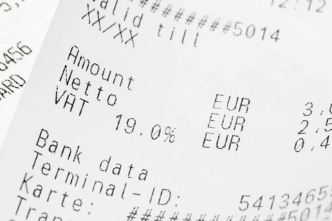 A receipt shows net amounts and VAT rate in euros, Germany