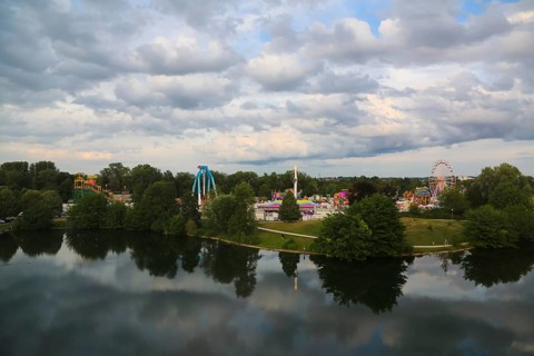 Fairground in Ulm Friedrichsau, folk festival, hustle and bustle, Ferris wheel, amusement park,