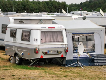 Fully staffed campsite in high season, nostalgic caravan with raised roof, awning, Hymer Eriba