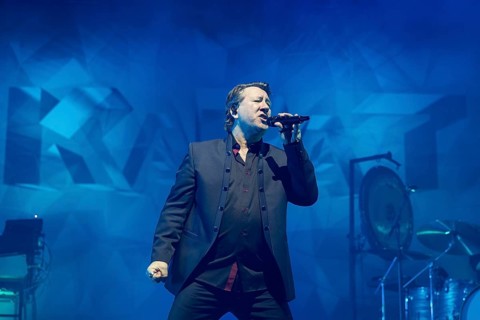 Claudius Dreilich, singer of Karat live on 50 years of KARAT tour in Berlin's Max-Schmeling-Halle