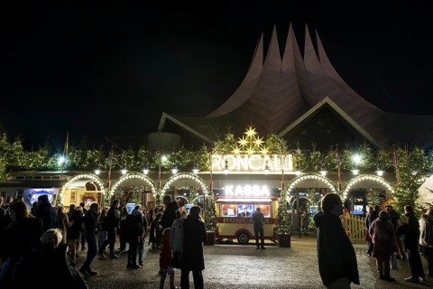 Overview of the premiere of the 21st Original Roncalli Christmas Circus in Berlin's Tempodrom on 19