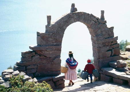 Archway, traditionally dressed woman, child on Isla Taquile in Lake Titicaca, Andean highlands,