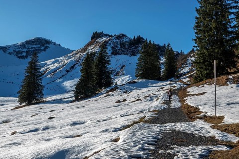 High-altitude hiking trail from Bolsterlanger Horn to Riedberger Horn, snow-covered, rear left