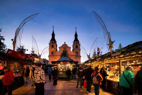 Protestant city church, angel figure, angel motif, people, visitors, baroque Christmas market, blue