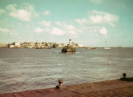 Ferry boat service between Portsmouth and Gosport, Portsmouth harbour, Hampshire, England, UK c
