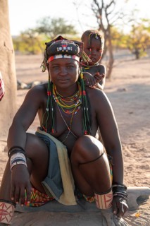 Portrait, brightly decorated woman and customer of the Hakaona tribe, also Havakona or Hakawona,