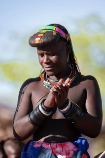 Traditional dance, brightly decorated woman of the Hakaona tribe also Havakona or Hakawona, near