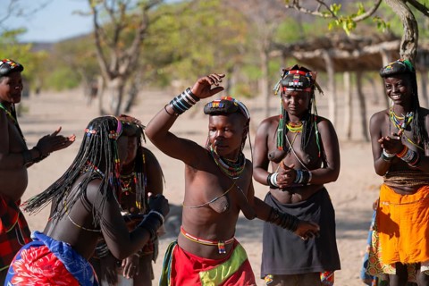 Traditional dance, brightly decorated woman of the Hakaona tribe, also Havakona or Hakawona, near