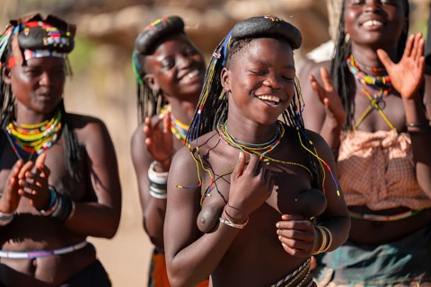 Traditional dance, brightly decorated woman of the Hakaona tribe, also Havakona or Hakawona, near