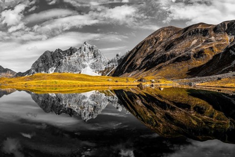 Mountain panorama in autumn, Eissee, Oytal, behind Großer Wilder, 2379m, Hochvogel and Rosszahn