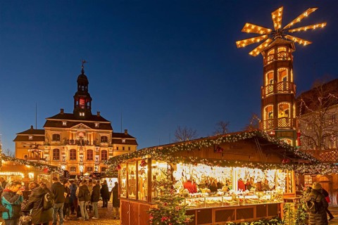 Town Hall, Christmas Pyramid, Christmas Market, Lüneburg, Lower Saxony, Germany