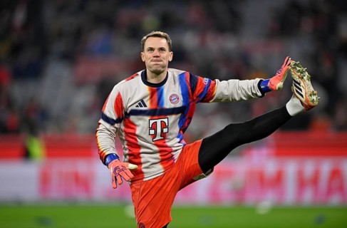 Warm-up Training Goalkeeper Manuel Neuer FC Bayern Munich FCB (01) Gesture Gesture dogged Allianz
