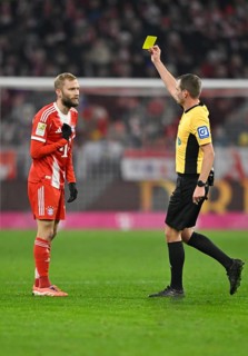 Referee Dr Robin Braun shows Konrad Laimer FC Bayern Munich FCB (27) yellow card yellow caution