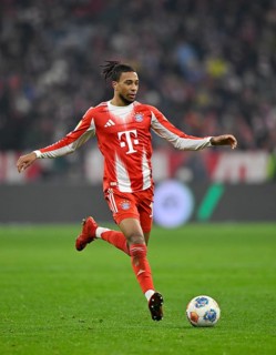 Michael Olise FC Bayern Munich FCB (17) Action on the ball Allianz Arena, Munich, Bavaria, Germany