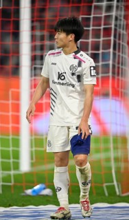 Sota Kawasaki 1. FSV Mainz 05 (24) injured thigh injury Bandage Allianz Arena, Munich, Bavaria,