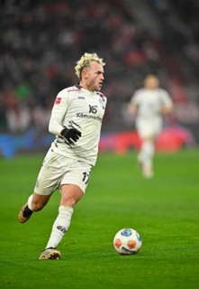 Benedict Hollerbach 1. FSV Mainz 05 (17) Action on the ball Allianz Arena, Munich, Bavaria, Germany