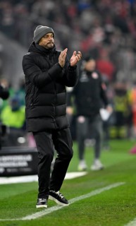 Coach coach Vincent Kompany FC Bayern Munich FCB on the sidelines claps his hands encouragingly,