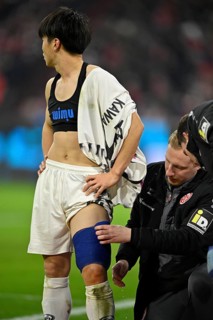 Sota Kawasaki 1. FSV Mainz 05 (24) injured Injury thigh bandage carer Allianz Arena, Munich,