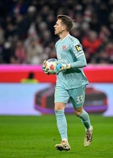 Goalkeeper Daniel Batz 1. FSV Mainz 05 (33) with ball Allianz Arena, Munich, Bavaria, Germany