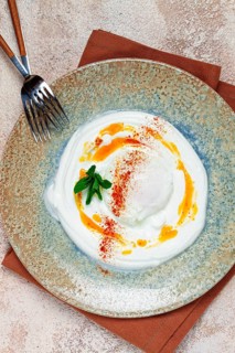 ?ilbir, traditional Turkish breakfast, Turkish eggs with yogurt and butter, homemade, no people