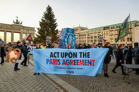 Banner Act Upon the Paris Agreement, Climate justice now! (Act Upon the Paris Agreement, Climate
