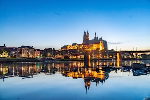 The castle hill with Albrechtsburg, cathedral and the Elbe in Meissen at dusk, Saxony, Germany