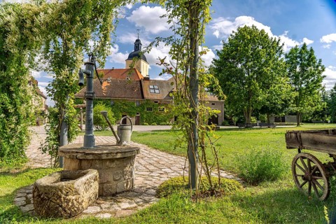 Hirschstein Castle or NeuHirschsteinCourtyard with Fountain, Hirschstein, Saxony, Germany